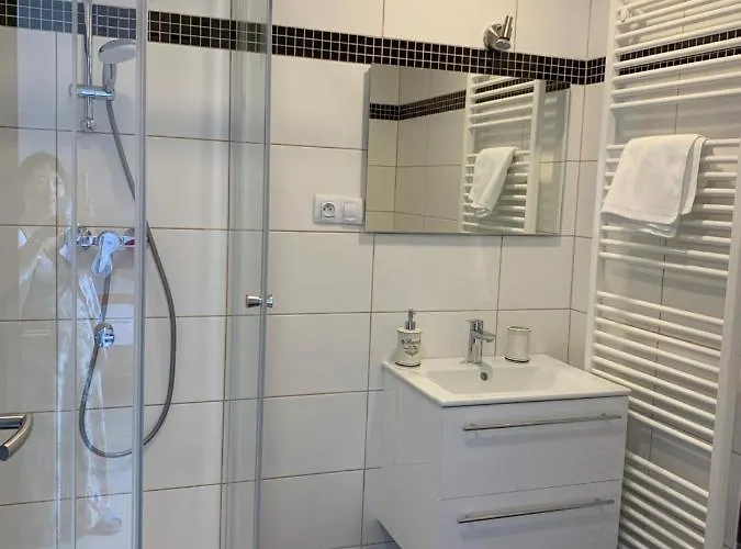 Konukevi Vidhous 2 3*